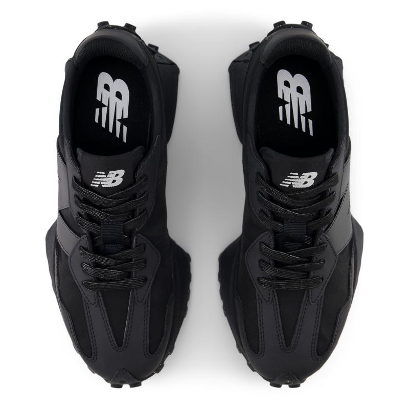 New Balance 327 negro de cuero con detalle en suela