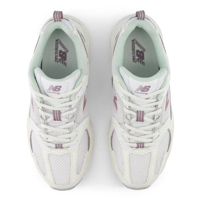 New Balance 530 Sal marina con Vino helado y Azúcar rosado