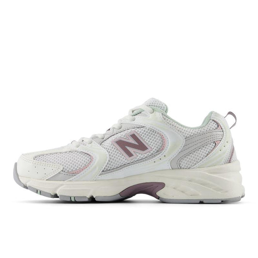 New Balance 530 Sal marina con Vino helado y Azúcar rosado