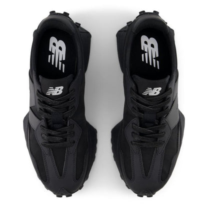 New Balance 327 negro de cuero con detalle en suela