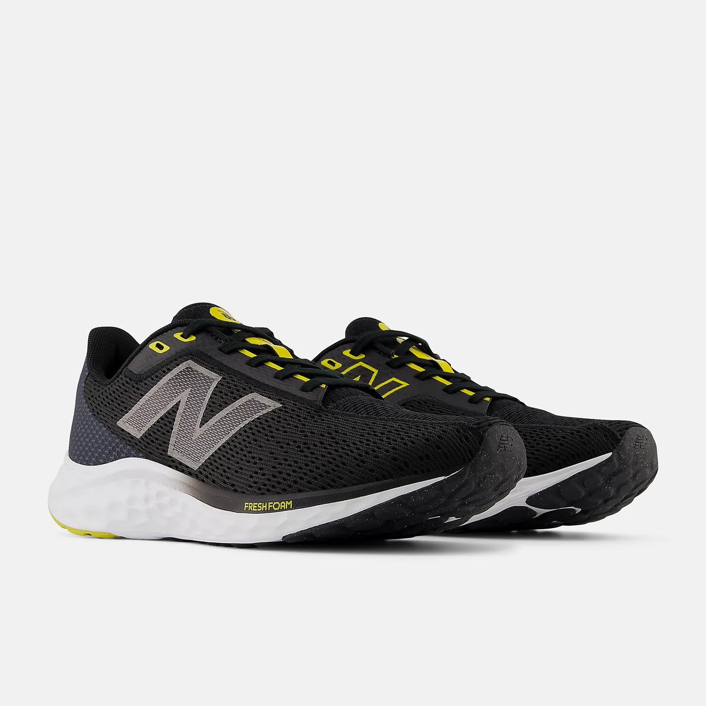 Calzado Deportivo New Balance Fresh Foam Arishi v4 negro y amarillo