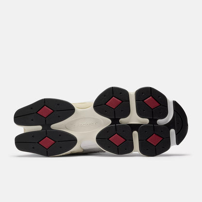 New Balance 9060 Blanco, Gris y Rojo